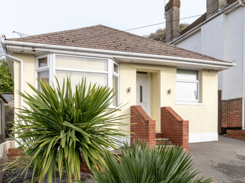 old house with asbestos. residential asbestos testing