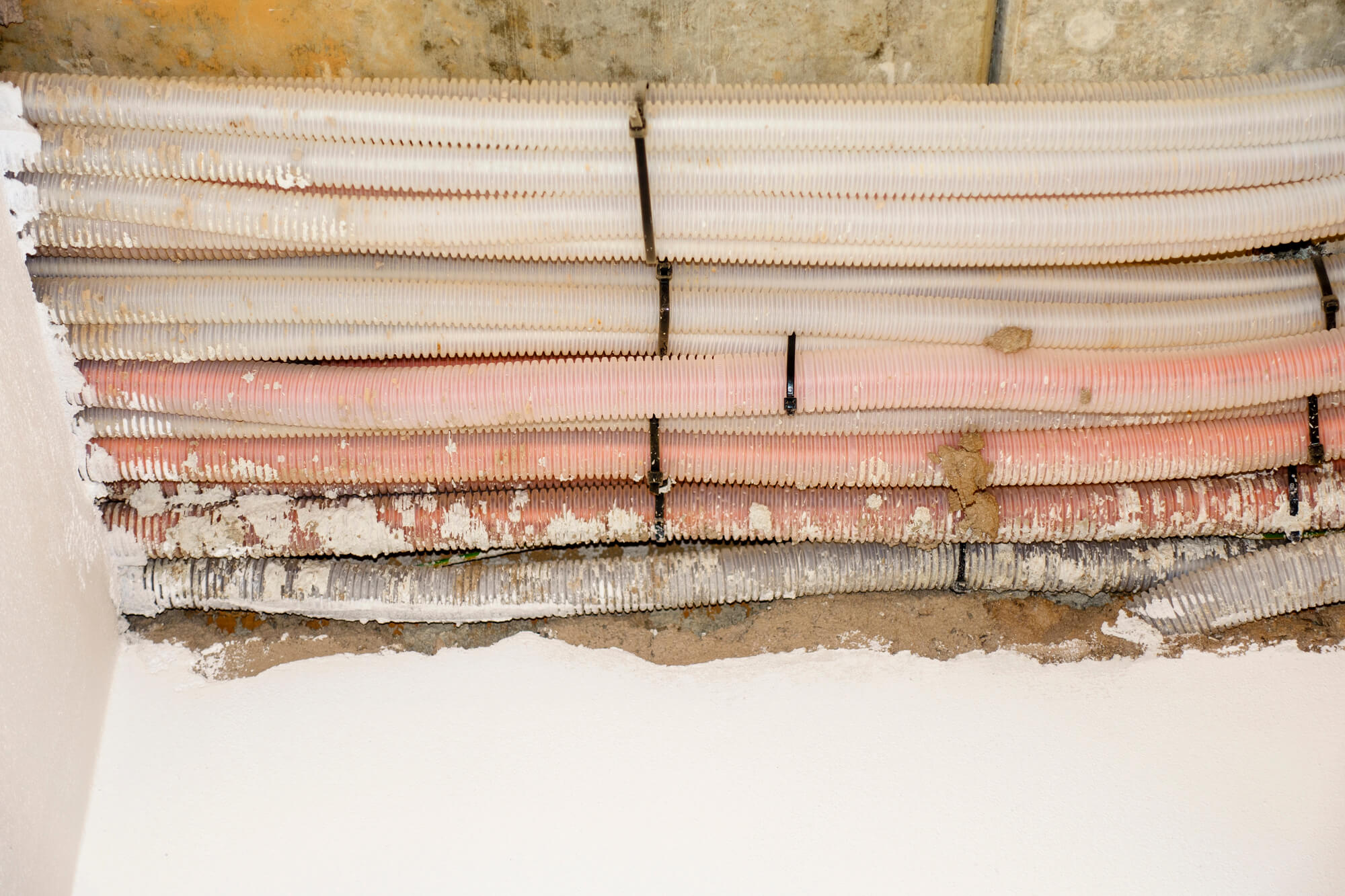 Where Is Asbestos Found in Old Homes? 4 Asbestos in some older electrical equipment and insulation materials.