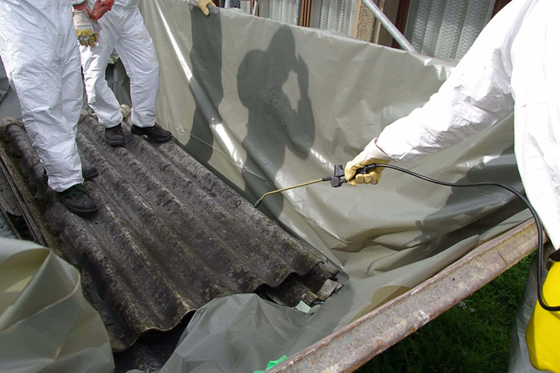 Image of rapid asbestos removing asbestos safely